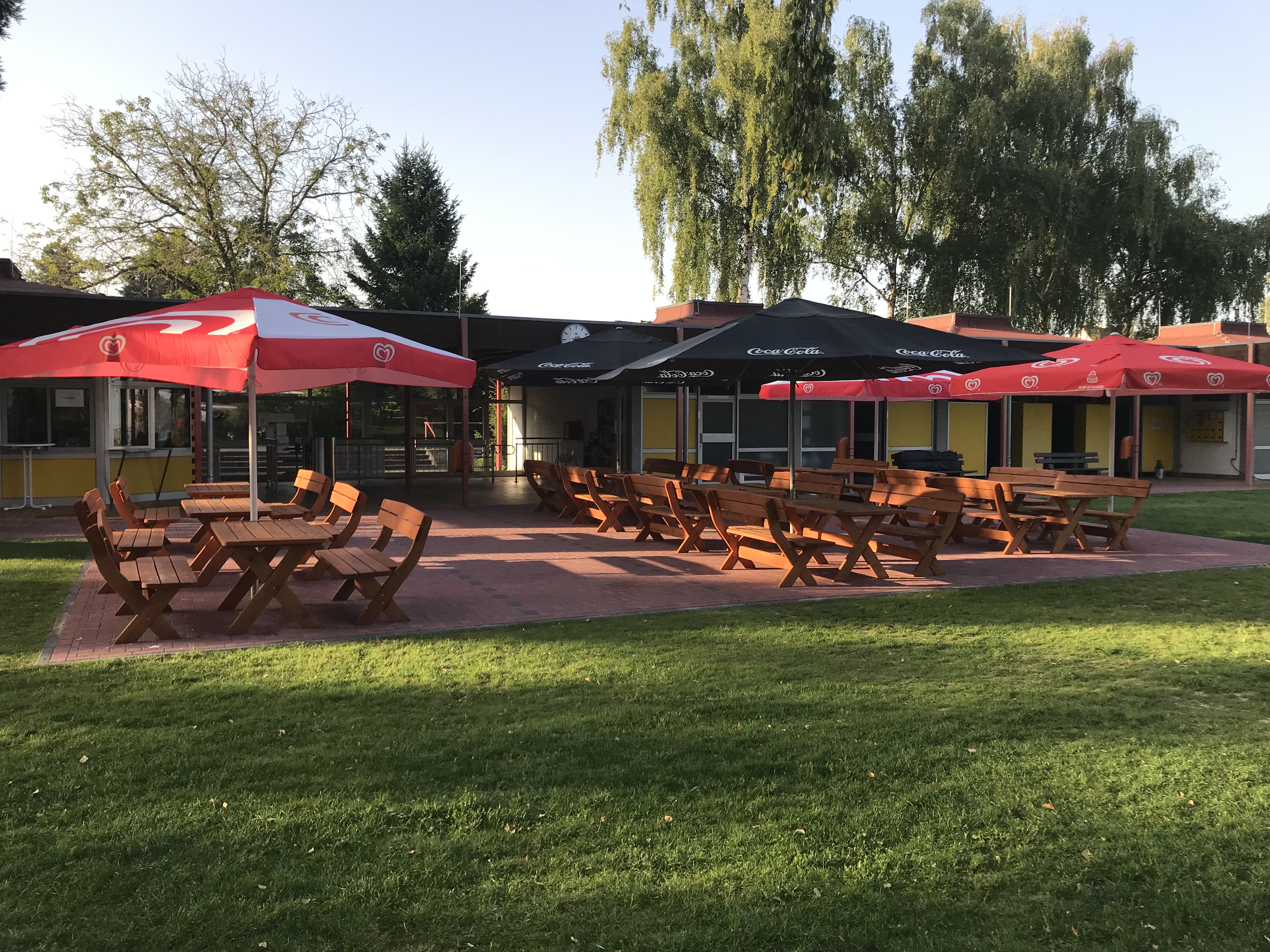 Terrasse und Außenanlagen 2025